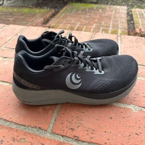 Topo Phantom 3 Men’s running shoes. Size 11